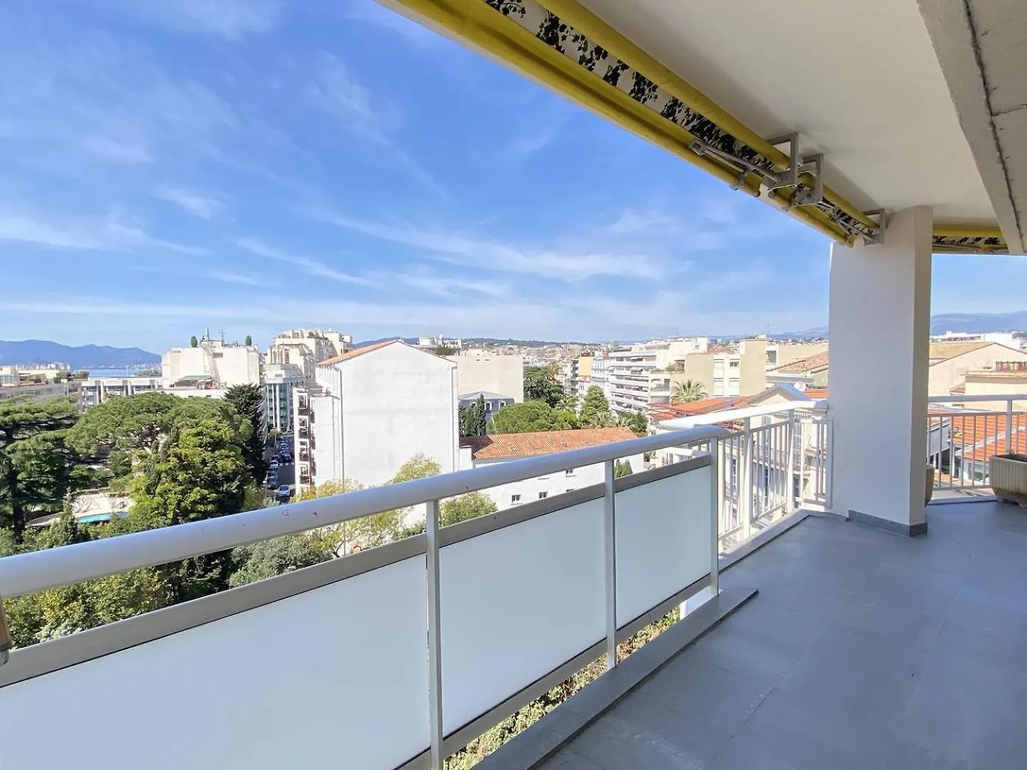 Cannes Proche Croisette - Appartement 3 Pieces Vue Mer Terrasse Helv7 France